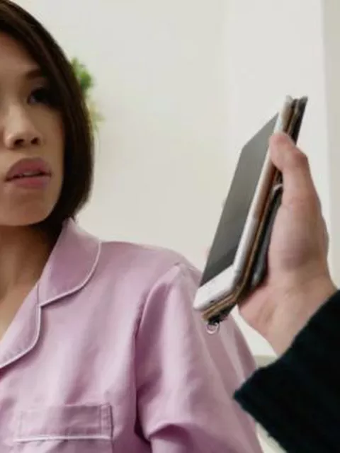 【藤谷友梨子】友人の母親の清楚熟女のオナニー画像を隠し撮りした童貞が肉体関係を懇願した！
