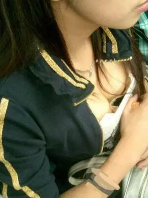 【盗撮】日常の中で偶然に遭遇した胸チラを収集！オッパイどころか乳首まで見られたりした素人ギャル！