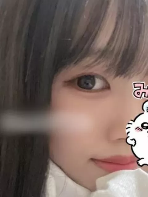 【個人撮影】パイパンが可愛い二十歳の美少女ギャルがSNSの裏垢で自撮りした全裸エチエチ写真を投稿しまくってるｗｗｗ