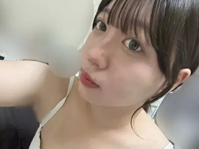 【裏垢美人】二十歳の童顔美少女系ギャルがエッチな美乳を晒してくぱぁ自撮り解禁！