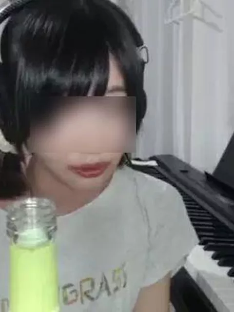 【個人撮影】某美少女Youtuberが生配信で泥酔してしまい無意識にパンチラ連発の神回大サービスｗｗｗ