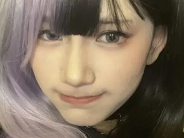 【個人撮影】ハーフ顔美少女のお嬢さんがオッパイちら出しコスプレでパイパンマンコを自撮り投稿！