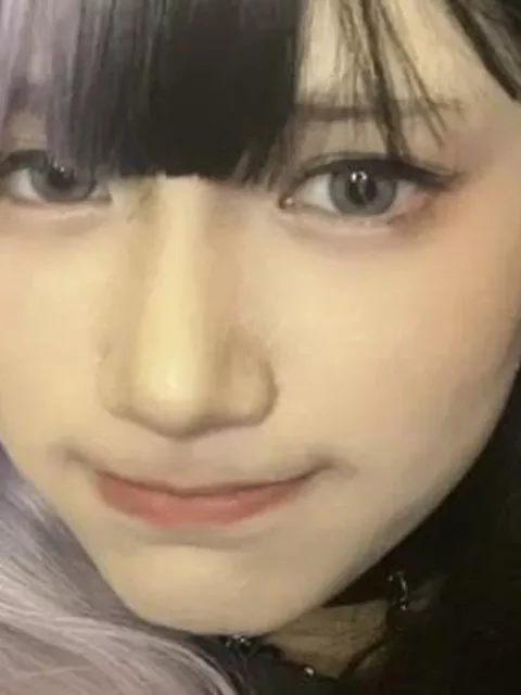 【個人撮影】ハーフ顔美少女のお嬢さんがオッパイちら出しコスプレでパイパンマンコを自撮り投稿！