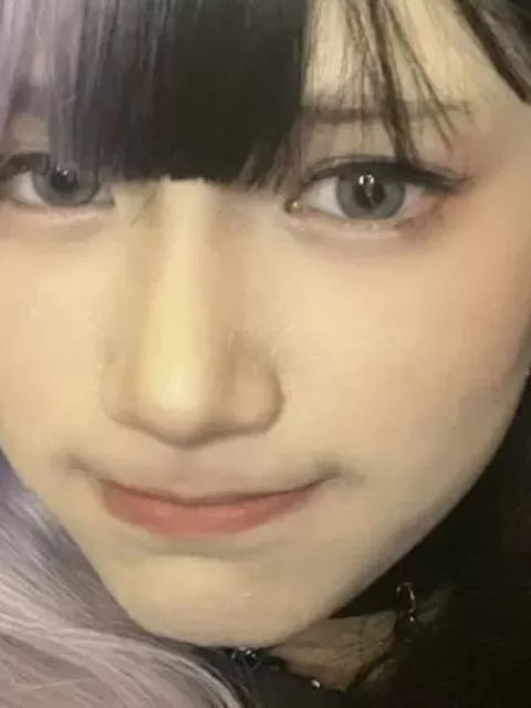 【個人撮影】ハーフ顔美少女のお嬢さんがオッパイちら出しコスプレでパイパンマンコを自撮り投稿！