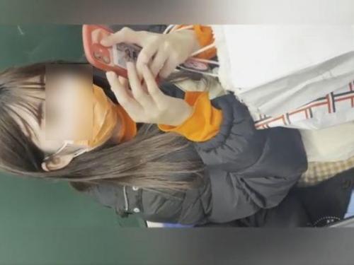 【リアル盗撮】ギャルっぽくない清楚で品のある素人お嬢さんのパンティを逆さ撮りしてきたぞ！