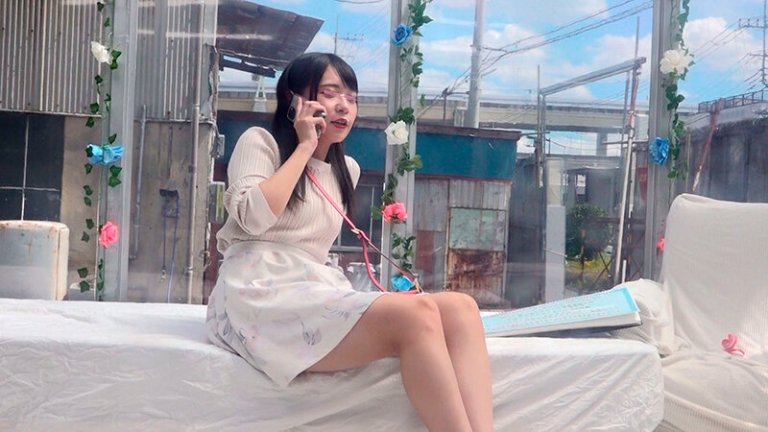 【素人】美人の女子大生がデカチンを即ハメされて悶絶アクメ！立ちバックで激ピストンされて巨乳を揺らしイキまくる！