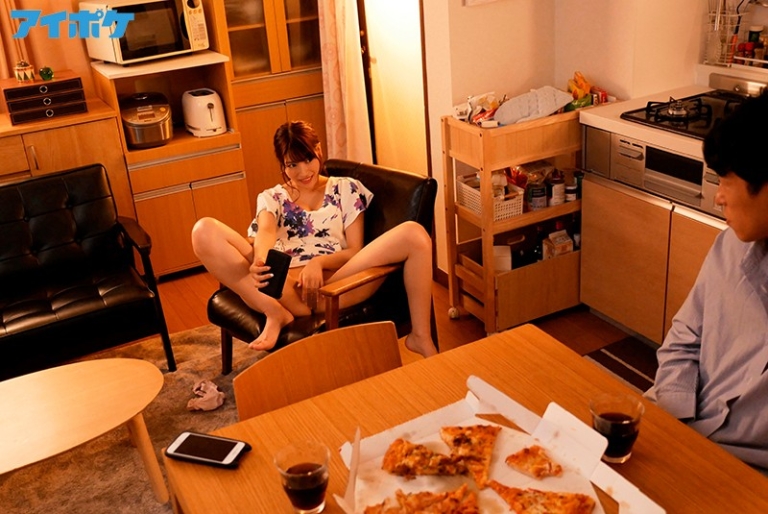 【楓カレン】パンツをずり下げオナニー動画を撮影する美人のカノ妹と生ハメぶっかけとパイ射！